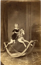 Niña en gran caballo de balancín, 1860s
